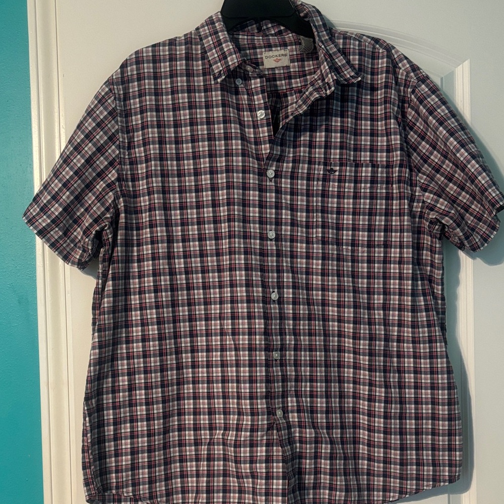 Dockers Men's Blue and Red Plaid Lightweight Button Down Shirt
